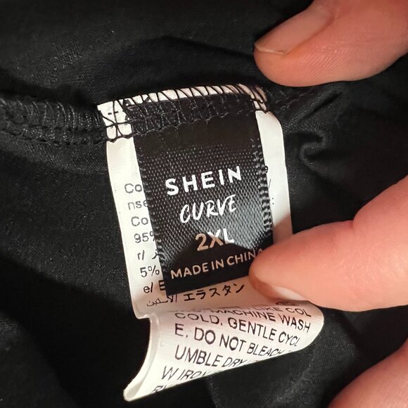 Shein Black long sleeved jumpsuit with pockets, and a zipper on the back Size 2X - Picture 3 of 5